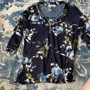 Size medium, fits kinda tight!